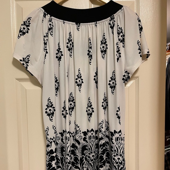 Apt.9 blouse/tunic, black & white floral print w/ tie at neckline - Picture 2 of 4